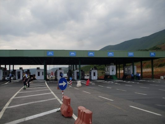 Ndalet një person në Vërmicë, i konfiskohen 21 sfera metalike plumbi që kishte plan t’i dërgonte në Spanjë