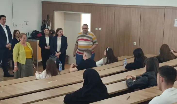 Nxënësit e japin maturën shtetërore, MASH dhe QSHP u dëshirojnë sukses dhe presin të ndihmojë në rendin më të mirë