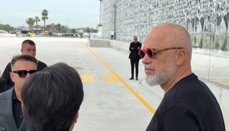 Edi Rama po viziton terminalin e ri në Aeroportin Ndërkombëtar të Tiranës