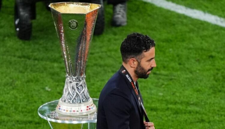 Amorim flet për humbjen në finalen e Ligës së Evropës, përmend edhe largimin nga Unitedi Para 6 min Dëgjo këtë artikull tani… Amorim flet për humbjen në finalen e Ligës së Evropës, përmend edhe largimin nga Unitedi