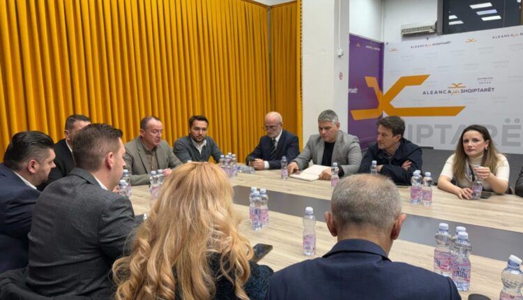 Taravari sonte mbledh partinë në Tetovë, vendoset për të dal nga Qeveria