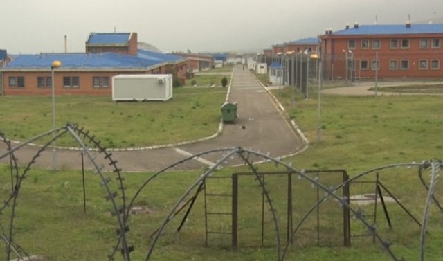 Sekuestrohet substancë narkotike e gjetur në një dhomë burgu në Dubravë Sekuestrohet substancë narkotike e gjetur në një dhomë burgu në Dubravë
