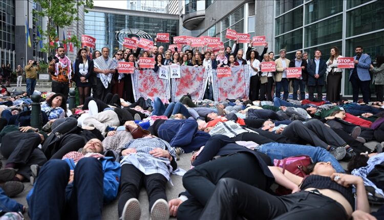 Aktivistët protestojnë para Parlamentit Evropian kundër gjenocidit të Izraelit në Gaza
