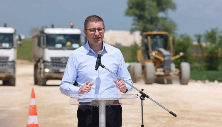Mickoski: Filloi ndërtimi i autostradës Tetovë- Gostivar