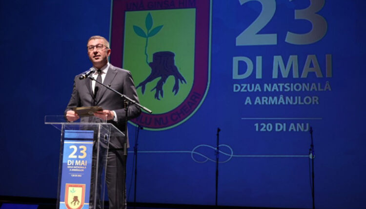 Mickoski: Qeveria do të vazhdojë ta mbështesë gjuhën vllehe, manifestimet kulturore dhe letërsinë