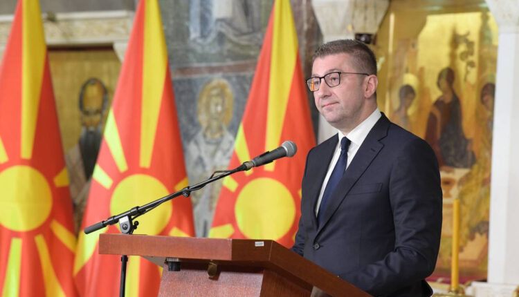 Mickoski bëri thirrje për unitet: Të bashkuar, jo vetëm që do të mbijetojmë, vetëm kështu edhe do të fitojmë