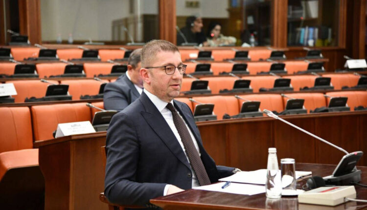 Mickoski: Ngrohja qendrore është mënyra më e sigurt dhe më e lirë për të ulur ndotjen e ajrit