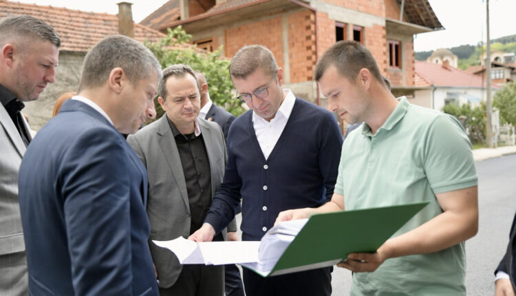 Mickoski: Investojmë në të gjitha komunat, pa dallim nga cila parti politike është kryetari