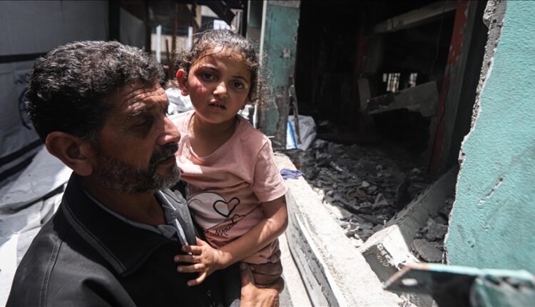 Vogëlushja palestineze shpëton e gjallë në mesin e zjarrit në shkollën që sulmoi Izraeli