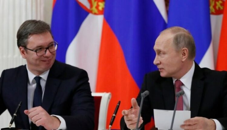 Vuçiq lavdëron paradën e Moskës, falënderon Putinin
