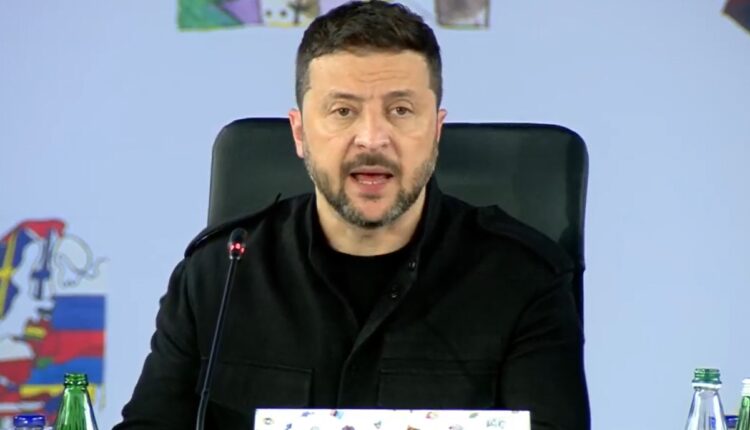 “Isha i gatshëm për takim me Putinin, por ai kishte frikë”, Zelensky: S’jemi ne që po minojmë negociatat, por rusët që dërgojnë kokëboshë