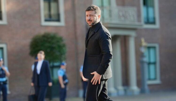 Për herë të parë nga fillimi i pushtimit rus në Ukrainë, Zelensky shfaqet në samitin e NATO-s i veshur me kostum të zi