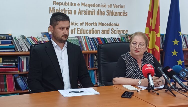 Shkollat të mos shpërndajnë tekste shkollore të dëmtuara MASH-i do t'i zëvendësojë me të reja para 1 shtatorit
