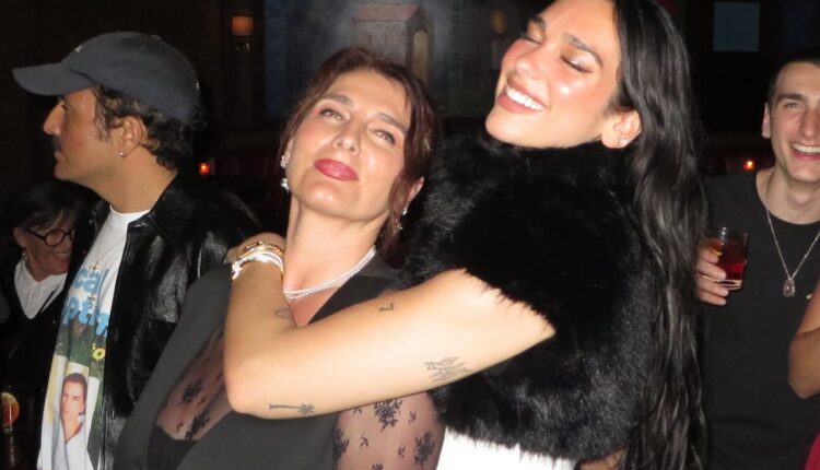 Dua Lipa emocionon me urimin për ditëlindjen e nënës së sa