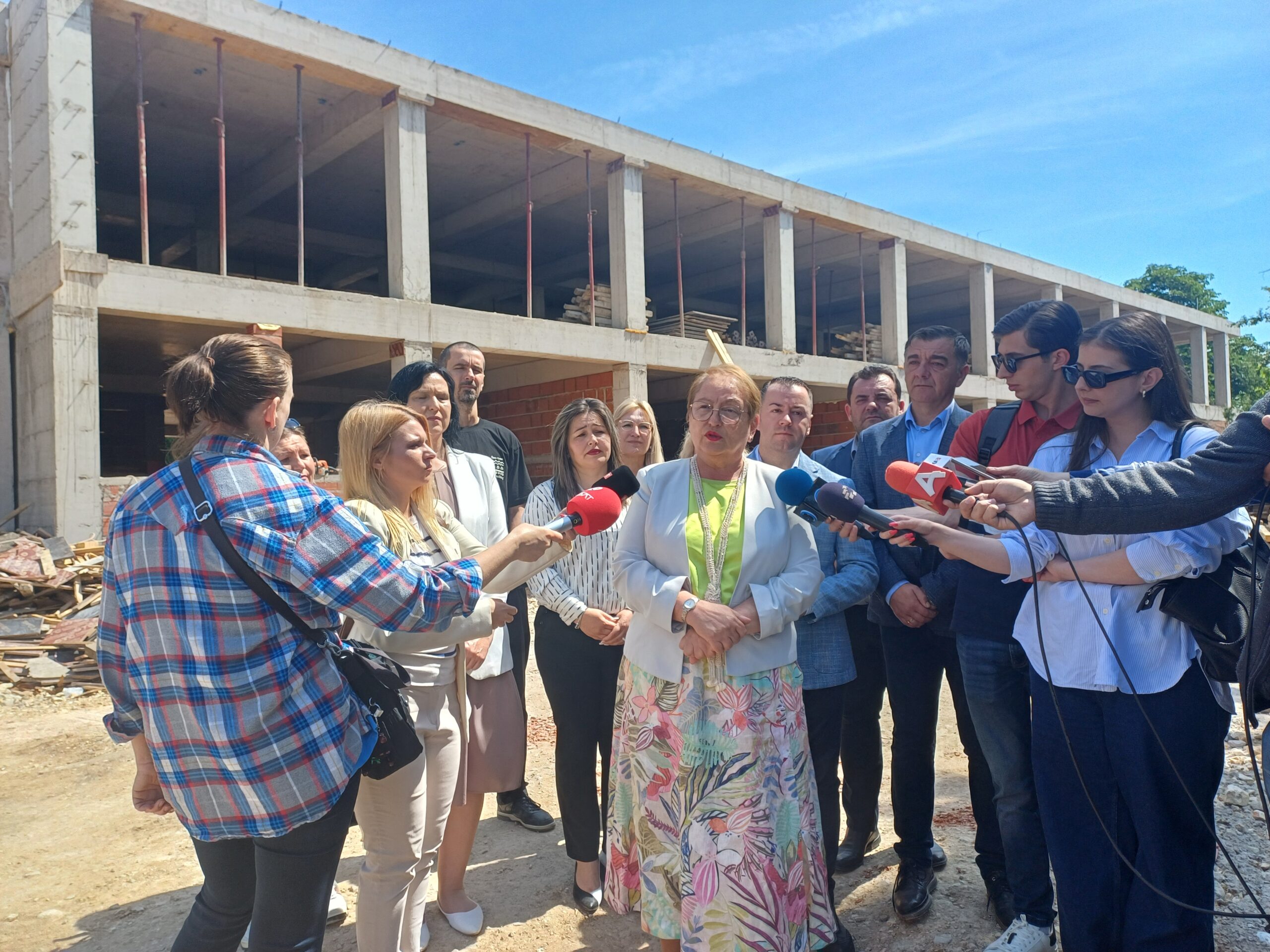 Ministrja Janevska dhe kryetari i komunës Stefkovski mbikqyrën ndërtimin e shkollës së re fillore në lagjen Çento, investim prej 3 milionë euro