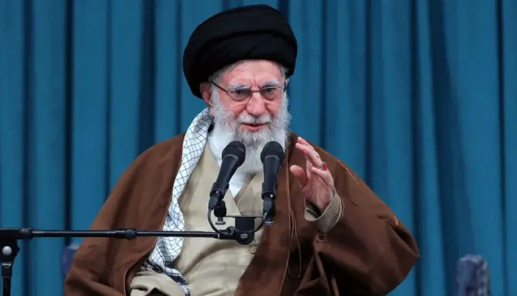 Trump e quajti një “shënjestër të lehtë”, por kush është Khamenei? Udhëheqësi i linjës së ashpër të Iranit, një nga njerëzit më të fuqishëm
