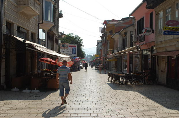 Dy të rritur dhe një i mitur nga Radolishta akuzohen për dhunë brutale në Çarshinë e Vjetër të Strugës