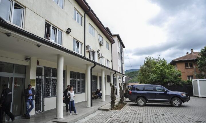 Dënohet me 1 vit e 5 muaj burgim personi që sulmoi kameramanin