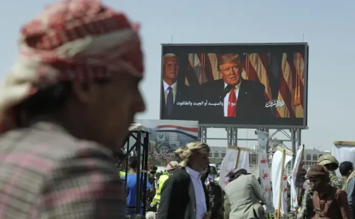 Houthi kërcënon SHBA-në nëse e sulmon Iranin