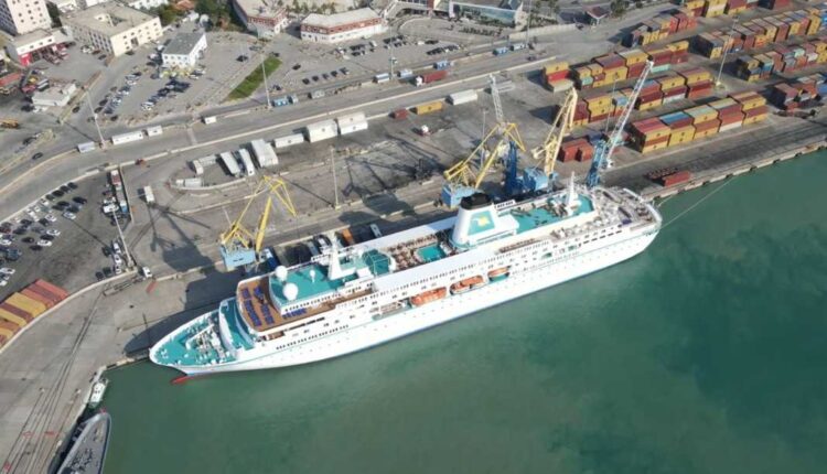 463 turistë gjermanë mbërrijnë në Portin e Durrësit me kroçerën “MV Deutschland”