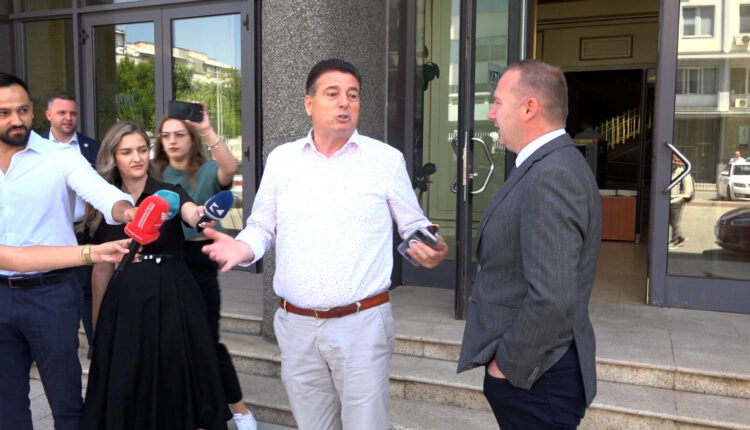 Bahtiri dhe Zemaj “përplasen” pas dështimit të seancës: Na tregoni pse vini në Kuvend