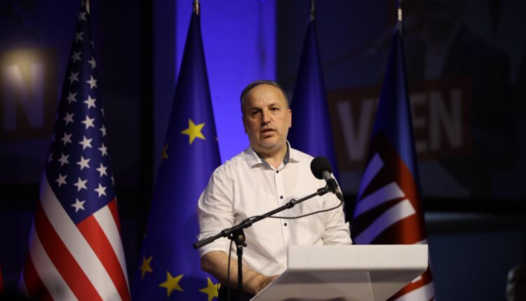 Azizi: Ekipa e shtabit do të sigurojë fitoren e tetorit, beteja fillon nga sheshi “Skënderbeu”