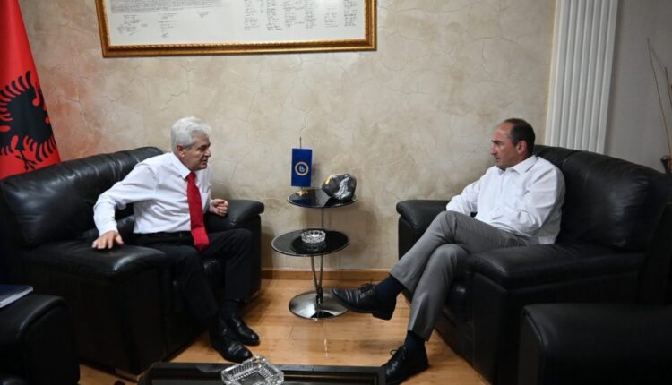 Ahmeti priti në takim Liburin Aliun, ministrin kosovar të Infrastrukturës