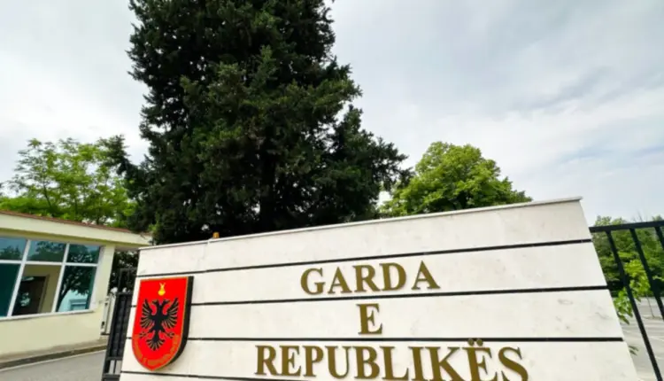 E rëndë në Tiranë/ Vetëvritet punonjës i gardës së Republikës! 47-vjeçari gjendet pa jetë brenda makinës
