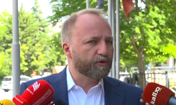 Tahiri: Kurti po e mban të bllokuar Kuvendin, do të jetë humbësi më i madh në rast të zgjedhjeve të reja