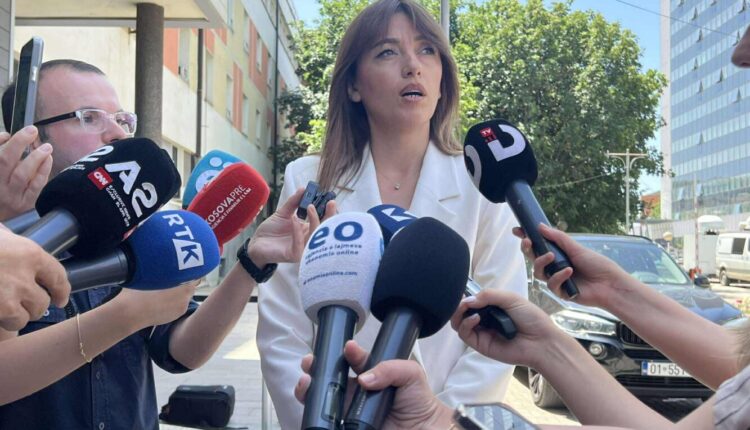 Albulena Haxhiu reagon ndaj pyetjes së gazetares: A je gjyqtare, a je prokurore?