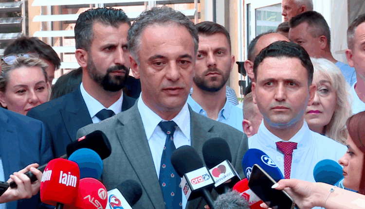 Aliu: Tre pacientë të lënduar nga zjarri në Koçan ende janë jashtë vendit