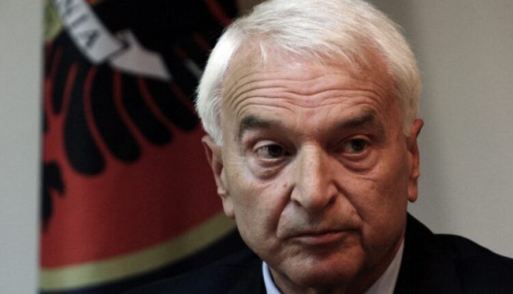 Vdes Bujar Bukoshi, ish-kryeministër i Qeverisë së Kosovës në ekzil