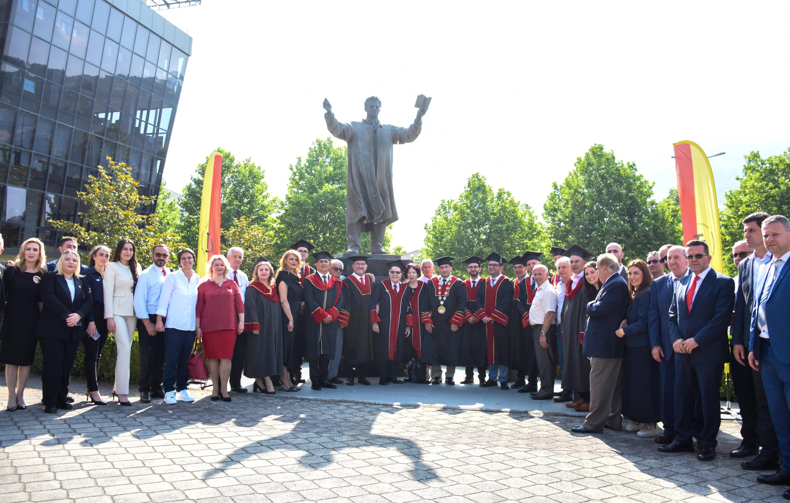 Universiteti i Tetovës i laureoi me titullin Doctor Honoris Causa Joseph J. DioGuardin dhe Shirley Cloyes DioGuardin