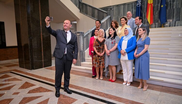 Gashi i quan shpifje shkrimet për shkarkimin e tij: Relacionet në VLEN janë të shkëlqyeshme