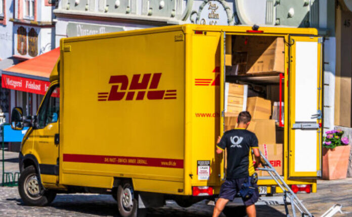 Alarm në një qendër të DHL-së në Gjermani – të paktën 12 persona kërkojnë ndihmë mjekësore nga një substancë e dyshimtë