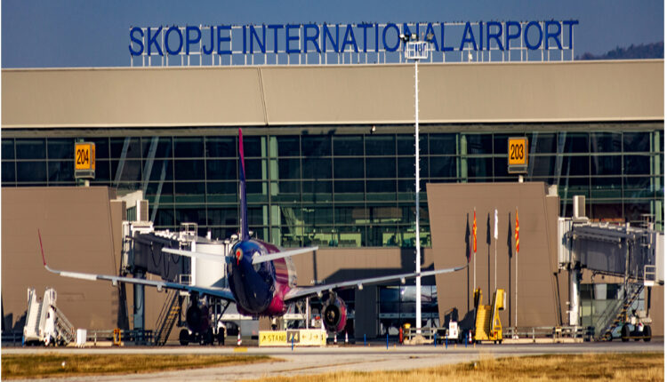 Zbulohet kontrabandë me cigare dhe mallra të tjera në Aeroportin e Shkupit