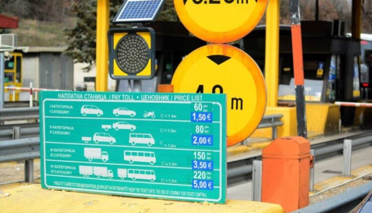 Normalizohet qarkullimi i automjeteve në autostradën Tetovë-Shkup, pas aksidentit afër pikëpagesës rrugore në Zhelinë