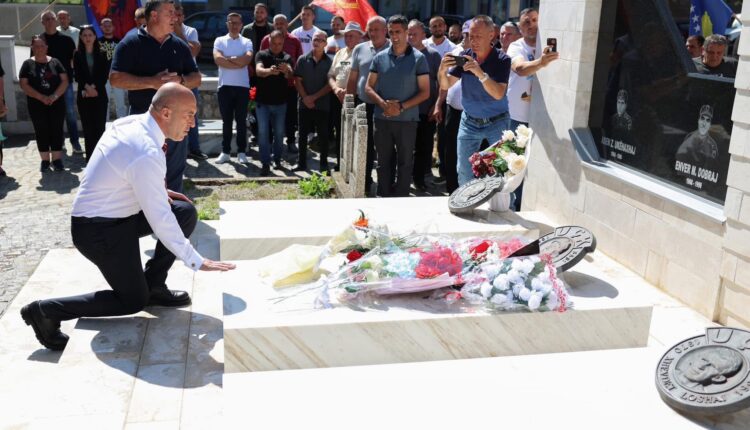 Haradinaj kujton dëshmorët e UÇK-së: Sa herë i kërkoi atdheu, ata ishin të gatshëm për sakrificë