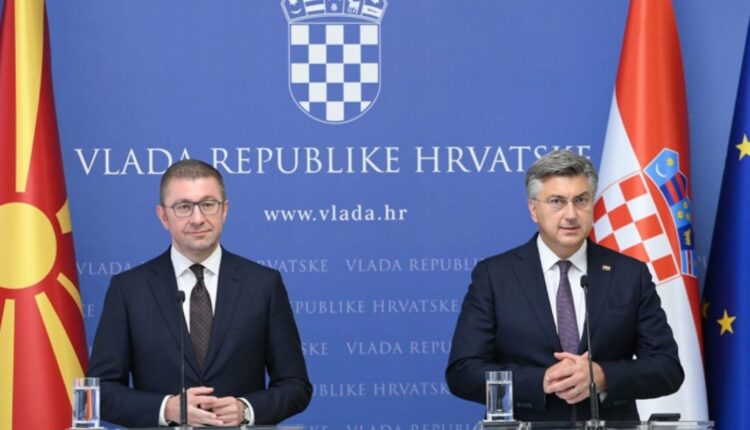 Raporti për Maqedoninë, Mickoski telefonoi Plenkoviqin: Maqedonia e meriton anëtarësimin në BE, por me kokën lart
