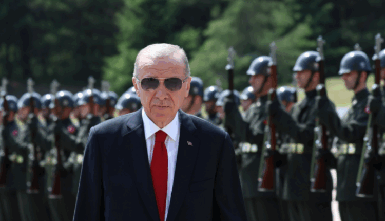 “Askush nuk do të guxojë të na sulmojë”, Erdogan paralajmëron për një Turqi më të fuqishme ushtarakisht
