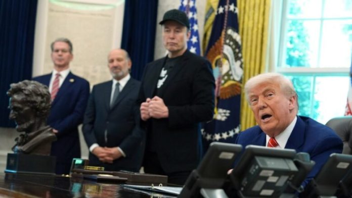 Përplasje fizike mes Elon Musk dhe Sekretarit të Thesarit brenda ambienteve të Shtëpisë së Bardhë – mediat zbulojnë detaje