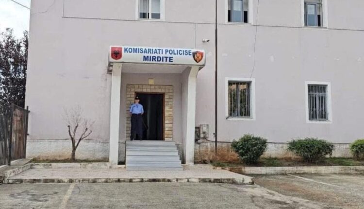 Të shtëna me armë zjarri në Mirditë! 51-vjeçari qëllon me pistoletë drejt banesës së ish-kunatit, ja për çfarë dyshohet