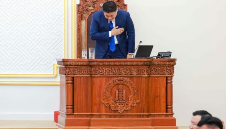 Luksi i shfrenuar i të birit, kryeministri i Mongolisë jep dorëheqjen