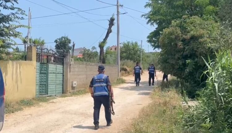 Sherri me armë zjarri mes fqinjëve në Rrogozhinë! Vetëdorëzohet në polici autori, çifti i bashkëshortëve u plagos pas konfliktit me komshiun
