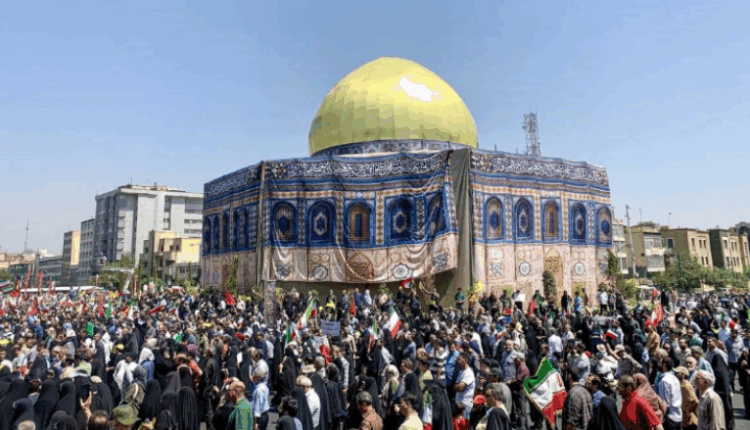 “Përgatitni arkivolet”, mijëra iranianë në rrugë protestojnë kundër Izraelit