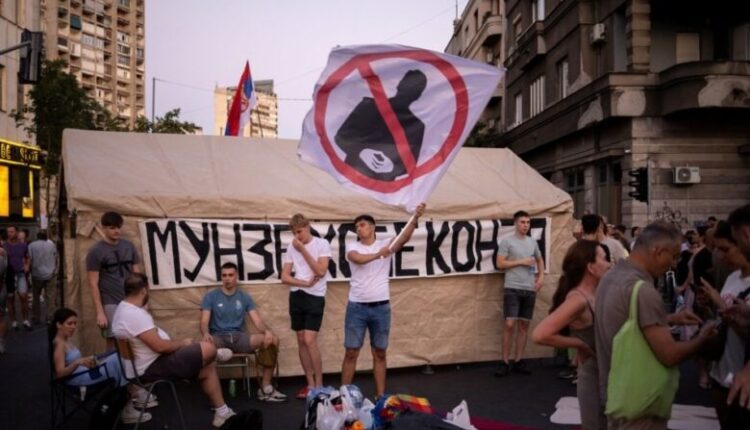 Nis heqja e barrikadave në Serbi, protestuesit kërkojnë lirimin e të ndaluarve