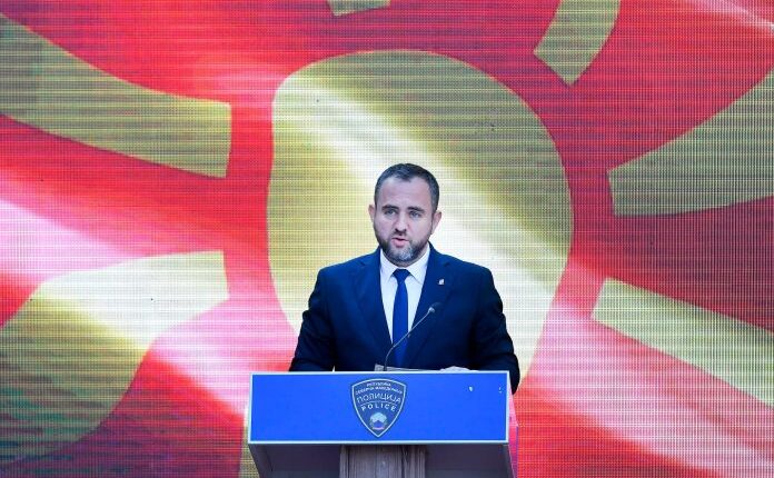 Toshkovski: Deri në fund të vitit pjesa më e madhe e zyrtarëve policorë uniformë të re