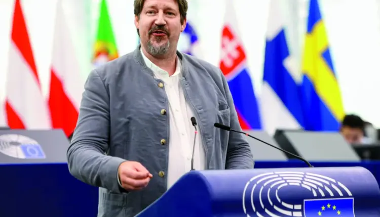 Eurodeputetët bullgarë kërkojnë hetim për raportuesin për Maqedoninë në PE, Tomas Vajc