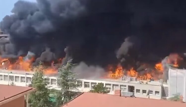 Zjarri masiv shkrumbon universitetin në Itali, evakuohen studentët (VIDEO)
