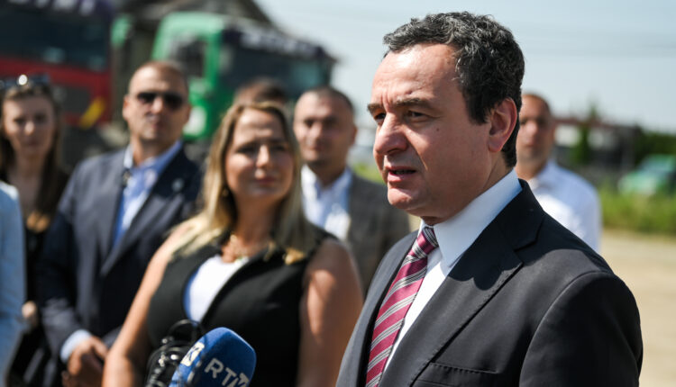 Kurti i krahason me nomadët deputetët që s’po votojnë në Kuvend: Kështu janë, s’dëshirojnë të kenë shtëpi
